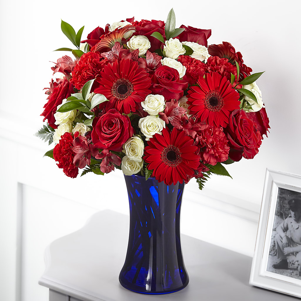 Hearts Embrace Bouquet – Millennial Florist, Hartsdale NY