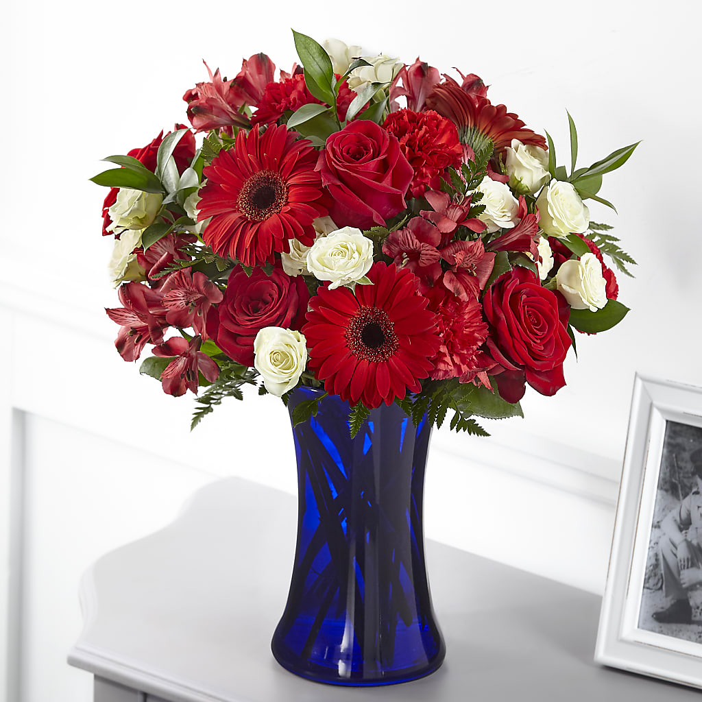 Hearts Embrace Bouquet – Millennial Florist, Hartsdale NY